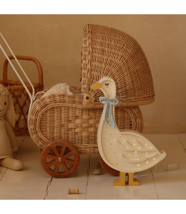 Houten gans lamp in wit met blauw strikje – sfeervolle, handgemaakte verlichting voor kinderkamer of interieur