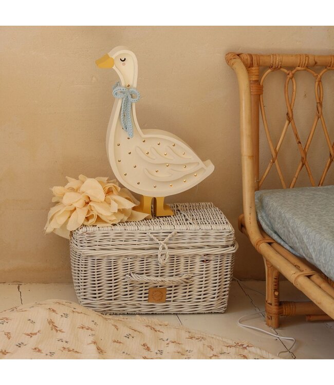 Houten gans lamp in wit met blauw strikje – sfeervolle, handgemaakte verlichting voor kinderkamer of interieur