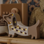 Handgemaakte puppy mini lamp in beige met hartjes – Sfeervolle verlichting voor kinderkamer of speelruimte