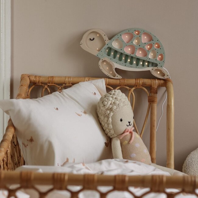 Holz-Schildkrötenlampe in Mint – stimmungsvolle, handgefertigte Beleuchtung für Kinderzimmer oder Wohnbereich