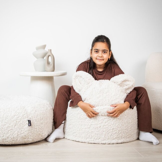 Beiger Kinder-Sitzsack Bär aus weichem Bouclé-Stoff für bequemes Sitzen