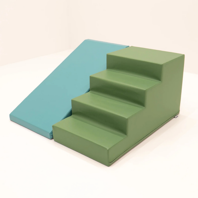 Toboggan en blocs de mousse XL en turquoise pastel pour grimper, glisser et développer la motricité
