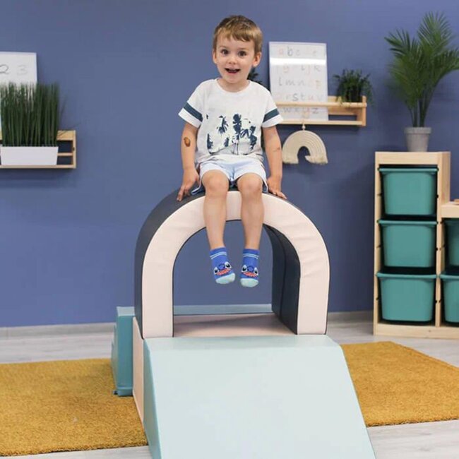 Foam blokken tunnel set in zachte pastel kleuren voor kruipen, klimmen & spelen