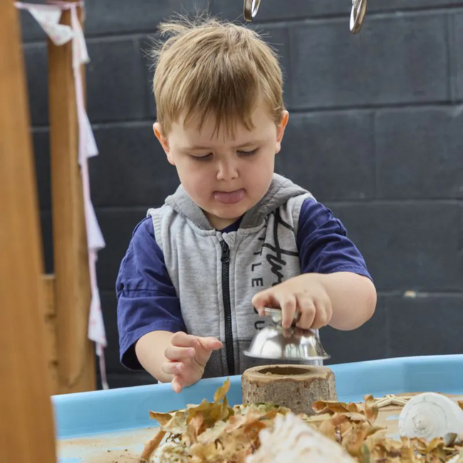 Houten speelstandaard met overkapping voor kinderen vanaf 3 jaar, stevig en veilig