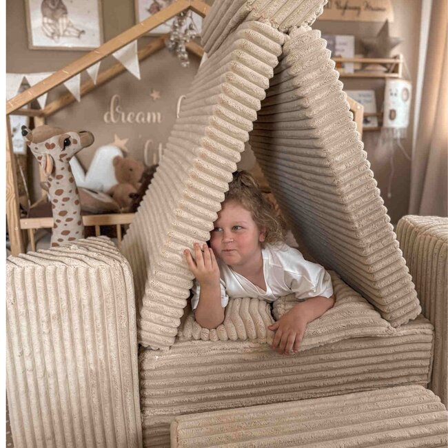 Luxus Montessori Spielsofa aus karamellfarbenem Waffle-Cord – 13-teiliges modulares Set