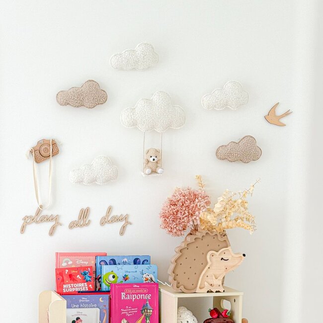 Sfeervolle 5-delige wanddecoratie voor de kinderkamer – wolkenset met schommelend beertje