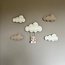 Sfeervolle 5-delige wanddecoratie voor de kinderkamer – wolkenset met schommelend beertje