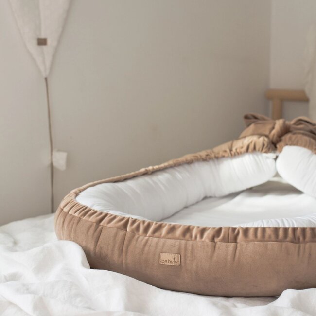Cocon Bébé en Velvet Brun & Blanc avec Nœud – Sommeil Doux