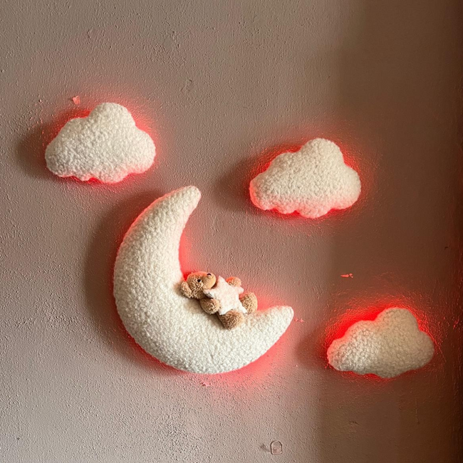 Beleuchtete Wanddekoration Mond mit Beigem Bär & Weißen Wolken