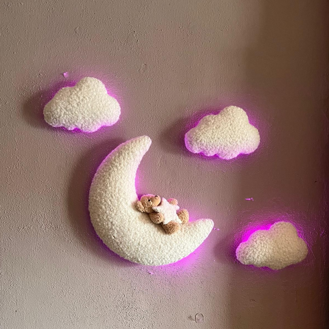 Verlichte Wanddecoratie Maan met Beige Beer & Witte Wolkjes