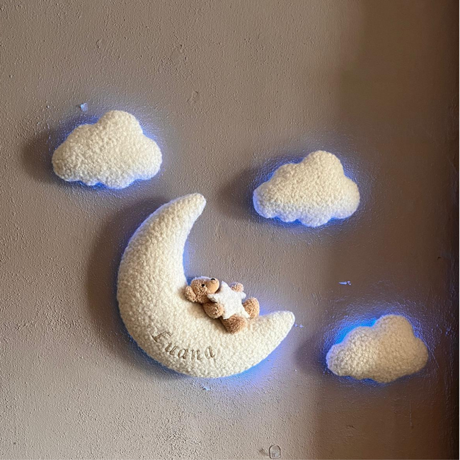 Verlichte Wanddecoratie Maan met Beige Beer & Witte Wolkjes