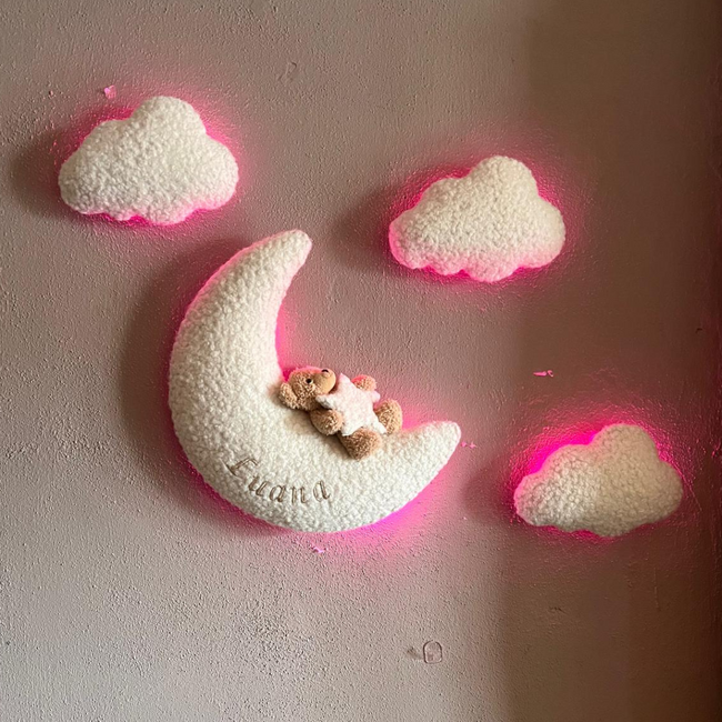 Verlichte Wanddecoratie Maan met Beige Beer & Witte Wolkjes