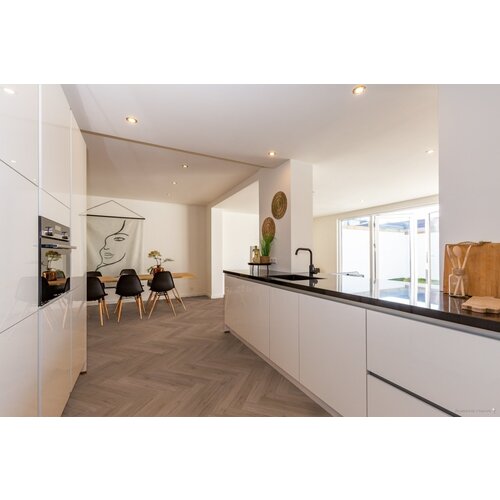 Hoomline PVC - Fusion Superior Visgraat V4 Gotham Oak Honey 1075131 Hoomline PVC - Fusion Superior Visgraat V4 Gotham Oak Honey 1075131