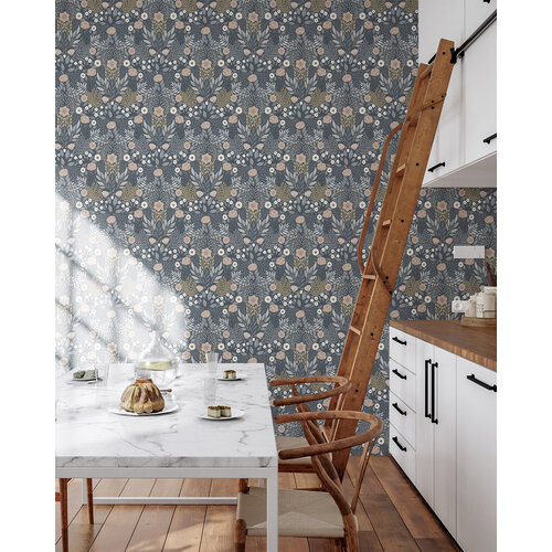 Dutch Wallcoverings Klara & Tove - Äng Dark Blue - Donkerblauw