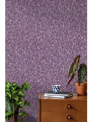 Dutch Wallcoverings Amazonia - Saram Texture Berry - Paars Dutch Wallcoverings Amazonia - Saram Texture Berry - Paars