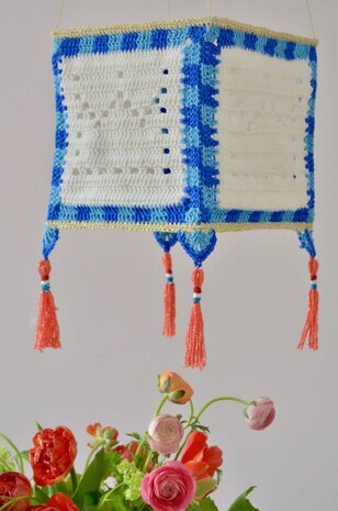 Byclaire Kroontjeslantaarn  Haakpatroon Byclaire Kroontjeslantaarn  Haakpatroon