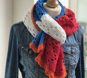 Byclaire Haakpakket Mooie 1,5 meter sjaal Rood/wit/blauw Byclaire Haakpakket Mooie 1,5 meter sjaal Rood/wit/blauw
