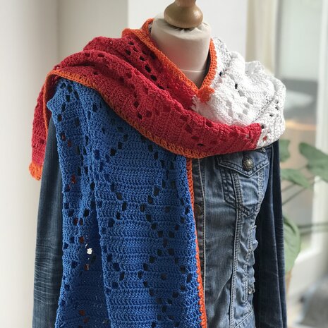 Byclaire Haakpakket Mooie 1,5 meter sjaal Rood/wit/blauw Byclaire Haakpakket Mooie 1,5 meter sjaal Rood/wit/blauw