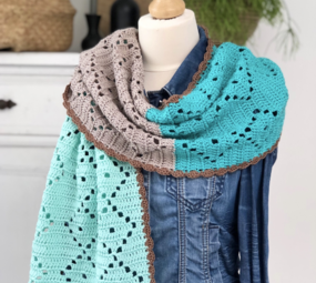 Byclaire Haakpakket Mooie 1,5 meter sjaal Blauw/Groen/Bruin Byclaire Haakpakket Mooie 1,5 meter sjaal Blauw/Groen/Bruin