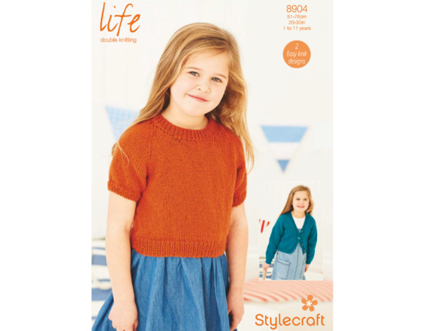 Stylecraft Breipatroon Stylecraft Life DK Meisjes Top en Vest 8904 Stylecraft Breipatroon Stylecraft Life DK Meisjes Top en Vest 8904