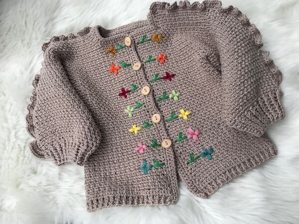 Byclaire Haakpakket byClaire Geborduurd Vestje Byclaire Haakpakket byClaire Geborduurd Vestje