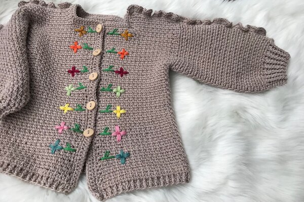 Byclaire Haakpakket byClaire Geborduurd Vestje Byclaire Haakpakket byClaire Geborduurd Vestje