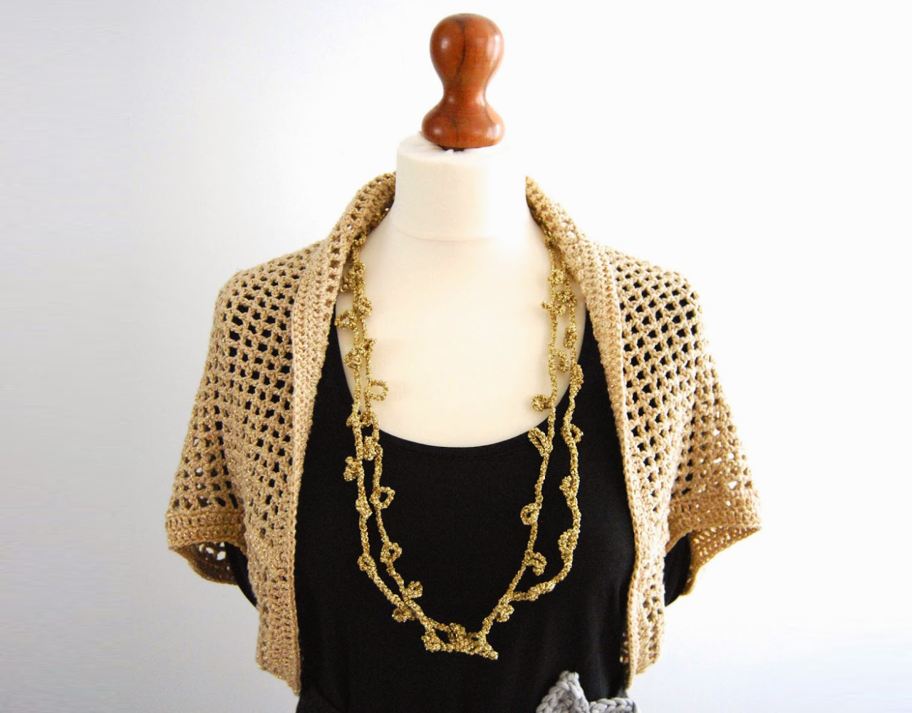 Byclaire Haakpatroon byClaire Feestelijke Shrug Byclaire Haakpatroon byClaire Feestelijke Shrug