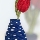 Byclaire Delfts blauw vaasje met geribbelde tulp Byclaire Delfts blauw vaasje met geribbelde tulp