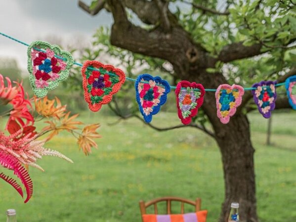 Durable Haakpakket Gratis Haakpatroon Gehaakte Party-set – Haak vlaggetjes en onderzetters met Durable Double Four Durable Haakpakket Gratis Haakpatroon Gehaakte Party-set – Haak vlaggetjes en onderzetters met Durable Double Four