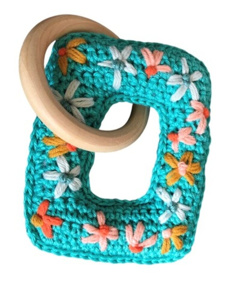 Byclaire Haakpatroon ByClaire Bijtring rechthoek met geborduurde bloemen