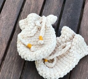 Byclaire Haakpakket Wantjes met sluitkoordjes Byclaire Haakpakket Wantjes met sluitkoordjes