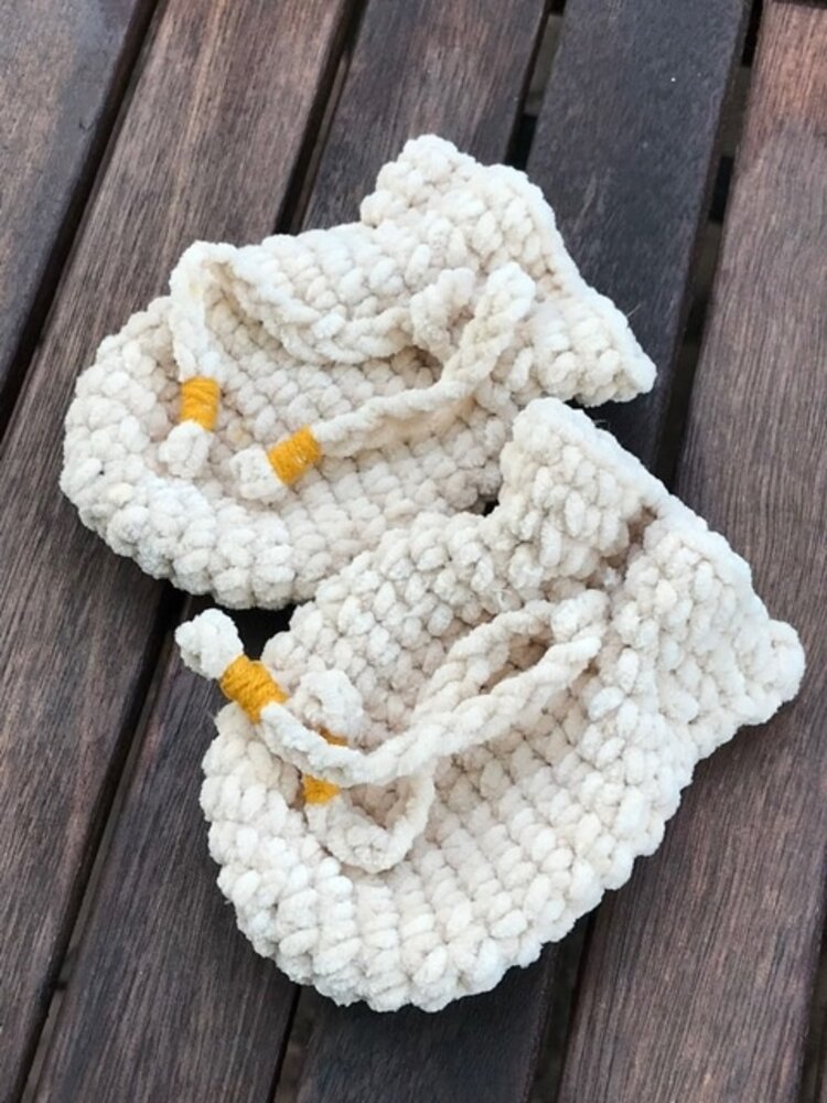 Byclaire Haakpakket byClaire Slofjes en Wantjes met sluitkoordjes Byclaire Haakpakket byClaire Slofjes en Wantjes met sluitkoordjes