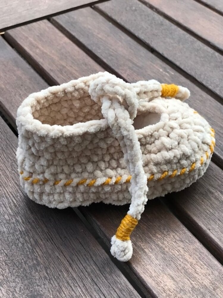 Byclaire Haakpakket byClaire Slofjes en Wantjes met sluitkoordjes Byclaire Haakpakket byClaire Slofjes en Wantjes met sluitkoordjes