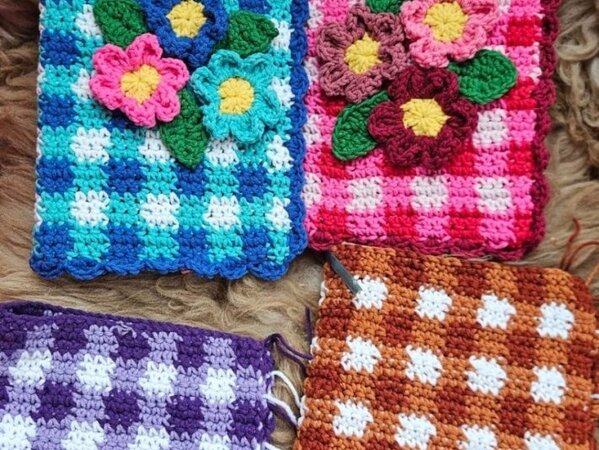 Durable Haakpakket Gratis Haakpatroon Vrolijk notitieboekje - Een schattig met Durable Cosy Fine omgehaakt boekje