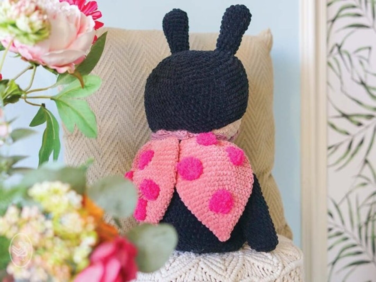 Durable Haakpakket Gratis Haakpatroon Laila het Lieveheersbeestje - Dit schattige lieveheersbeestje is gehaakt met het zachte Durable Velvet Durable Haakpakket Gratis Haakpatroon Laila het Lieveheersbeestje - Dit schattige lieveheersbeestje is gehaakt met het zachte Durable Velvet