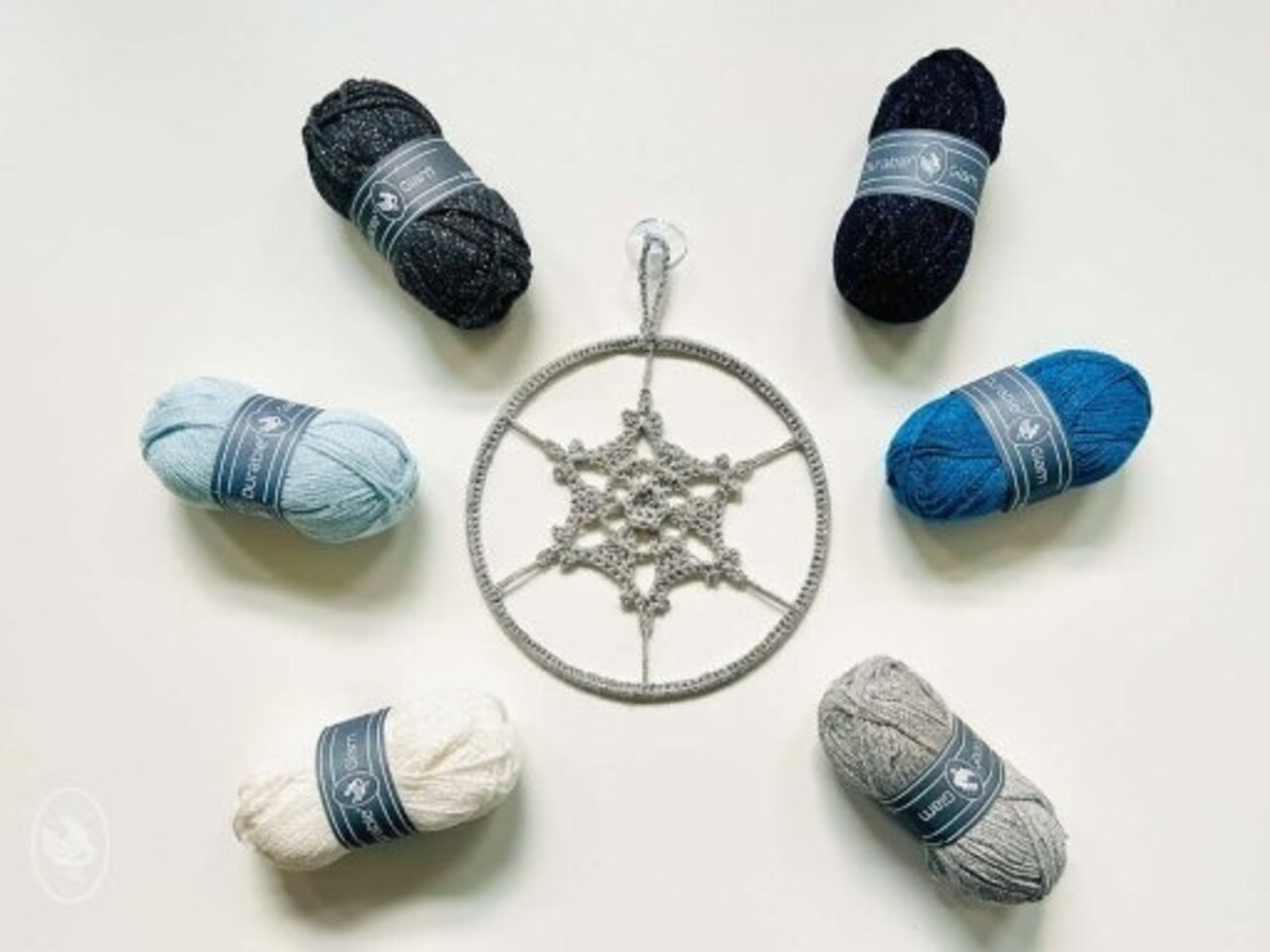 Durable Durable haakpakket Sneeuwvlokhanger - Haak deze vrolijk hanger met Durable Glam en vrolijk jouw interieur op in een handomdraai Durable Durable haakpakket Sneeuwvlokhanger - Haak deze vrolijk hanger met Durable Glam en vrolijk jouw interieur op in een handomdraai