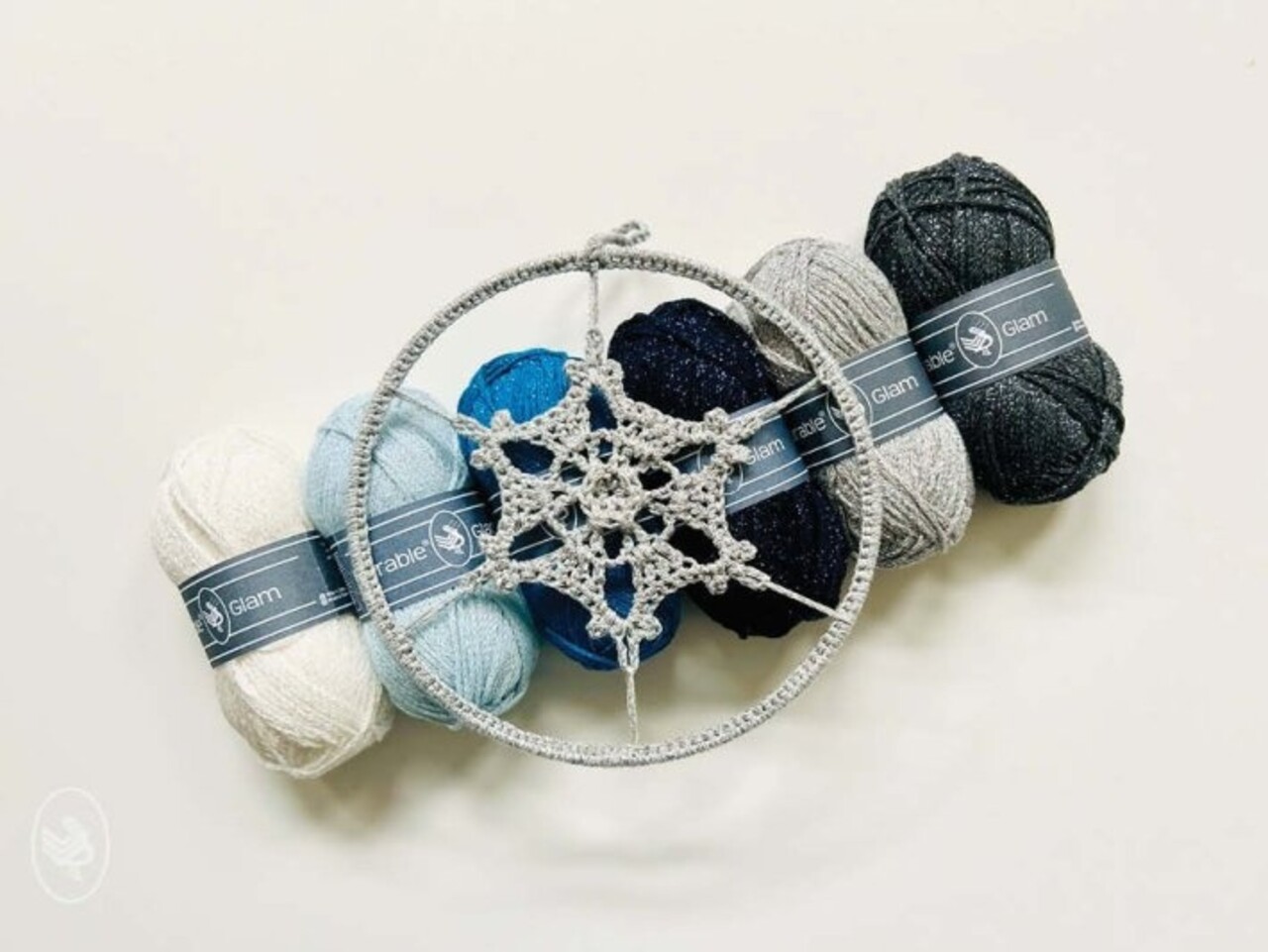 Durable Durable haakpakket Sneeuwvlokhanger - Haak deze vrolijk hanger met Durable Glam en vrolijk jouw interieur op in een handomdraai Durable Durable haakpakket Sneeuwvlokhanger - Haak deze vrolijk hanger met Durable Glam en vrolijk jouw interieur op in een handomdraai