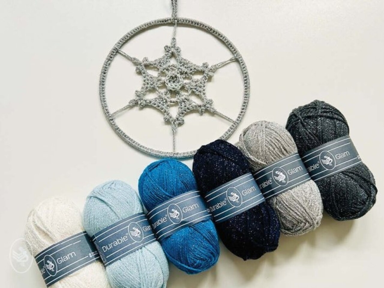 Durable Durable haakpakket Sneeuwvlokhanger - Haak deze vrolijk hanger met Durable Glam en vrolijk jouw interieur op in een handomdraai Durable Durable haakpakket Sneeuwvlokhanger - Haak deze vrolijk hanger met Durable Glam en vrolijk jouw interieur op in een handomdraai