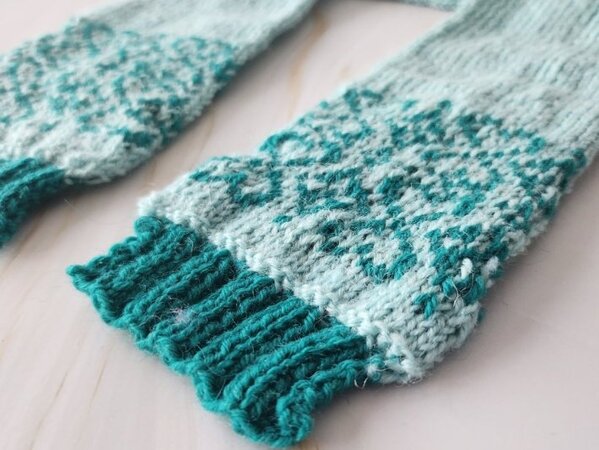 Durable Durable haakpakket Baby Sweet Hearts - Maak dit lieve babysetje met ingebreid hartjespatroon met Durable Soqs