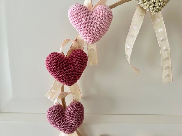 Durable Durable haakpakket Valentijnskrans en hangers - Haak deze romantische krans met het Durable Coral Mini en Glam garen