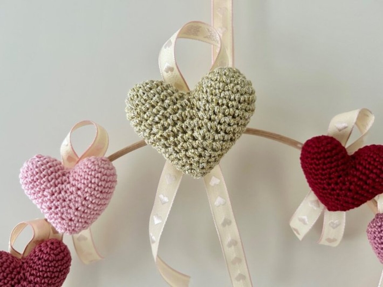 Durable Durable haakpakket Valentijnskrans en hangers - Haak deze romantische krans met het Durable Coral Mini en Glam garen