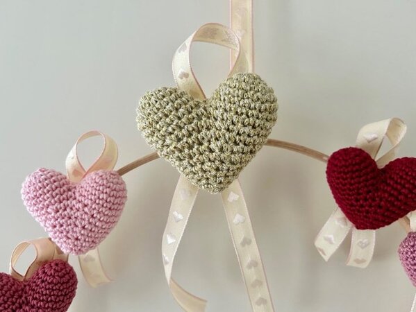 Durable Durable haakpakket Valentijnskrans en hangers - Haak deze romantische krans met het Durable Coral Mini en Glam garen