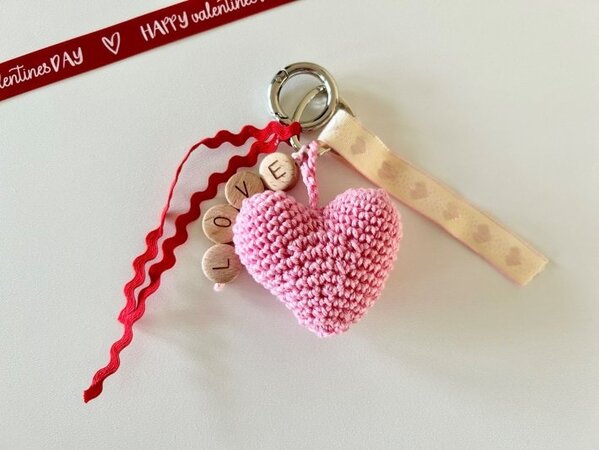 Durable Durable haakpakket Valentijnskrans en hangers - Haak deze romantische krans met het Durable Coral Mini en Glam garen