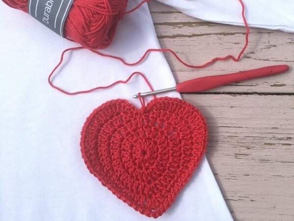 Durable Durable haakpakket Hartje - Haak dit hartje als cadeau, onderzetter of iets anders liefs met het Durable Coral Mini garen