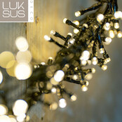 Verlichte kerstkrans ring 68 cm met 600 led lampjes warm wit - maat L