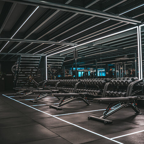 Sportschool volledige lichtplan met lichtlijnen van wel 30 meter!