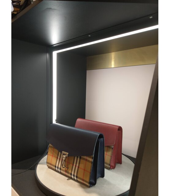 Zwart LED profiel met platte opaal afdekking 16,80 mm x 16,80 mm - 05.1ZWART