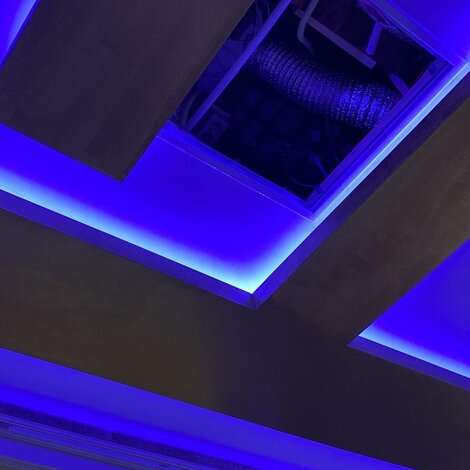 Koof verlichting met LED profielen en RGBCCT LED strips te Amsterdam