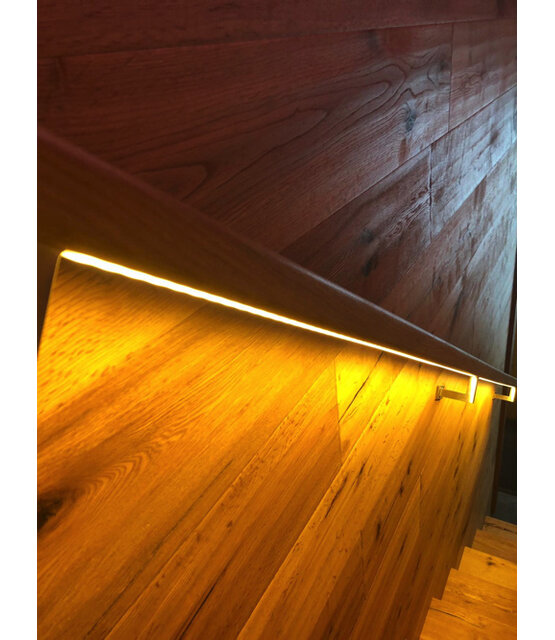 Zwarte Mini Neon Flex LED strip 24 volt 3000 kelvin warm wit 12W 980LM 4 x 8 mm IP65 – 3 meter