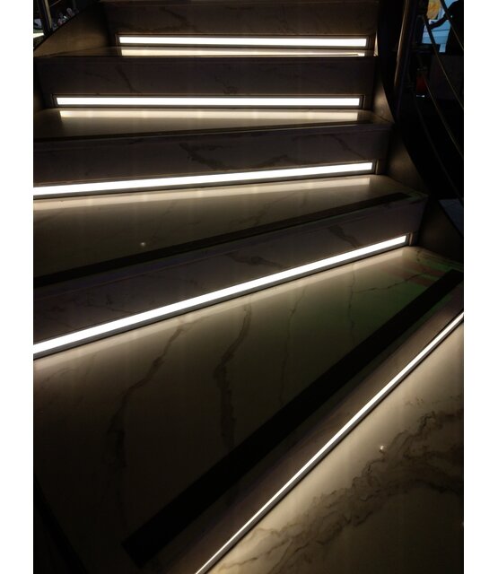 Zwart LED inbouw profiel met klikafdekking 15 mm x 6mm - 308ZWART